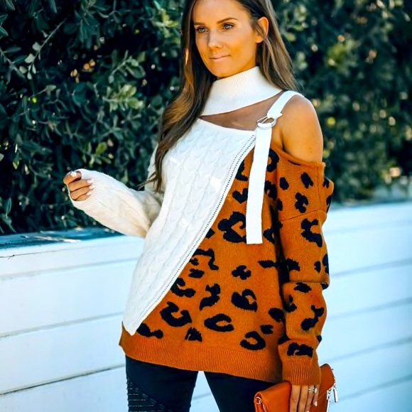 TEXTURED And LEOPARD Print Buckle Accent SWEATER - Picture 3 of 5